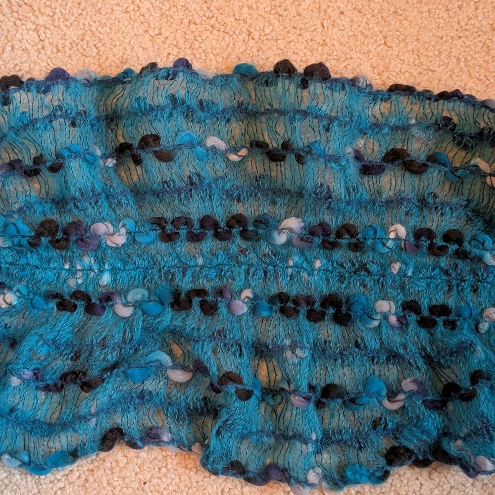 Elegant Blue Ruffled Scarf - Picture 4 of 7